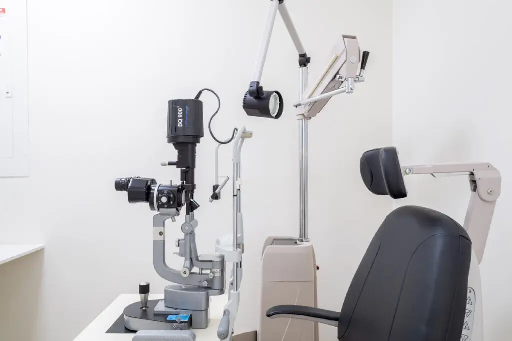 Eye-Health-Clinic-Cayman-Gallery-14